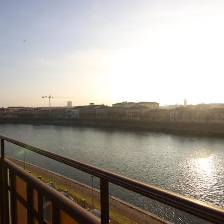 Vr - Cangrande On The River Апартаменты Верона