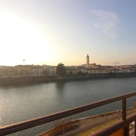 Vr - Cangrande On The River Апартаменты Верона